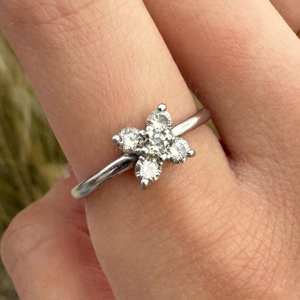 Platinum Diamond Flower Cluster Ring 0.40ct Pt900